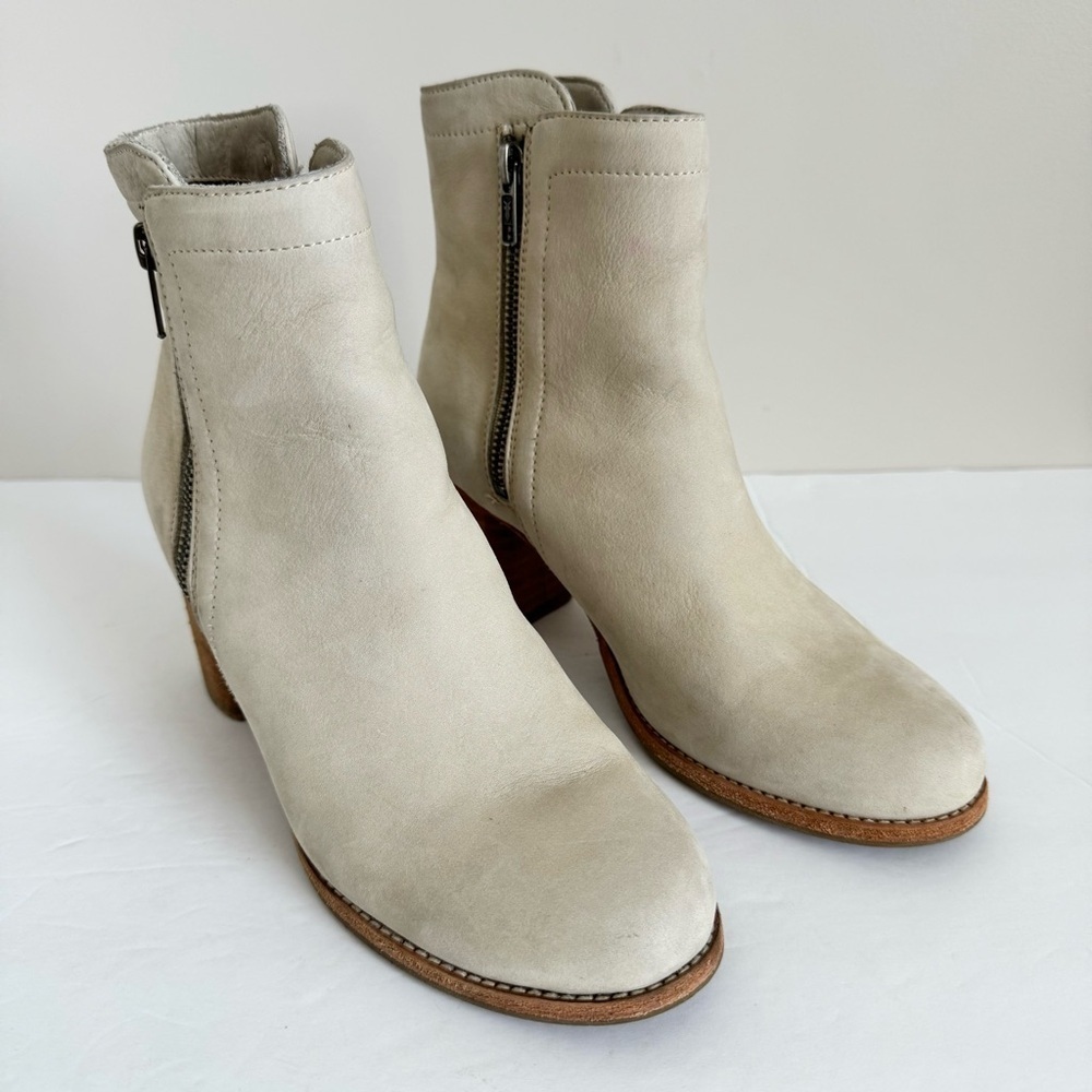 Frye Addie double zip ivory nubuck bootie size 7.5 - Picture 4 of 14
